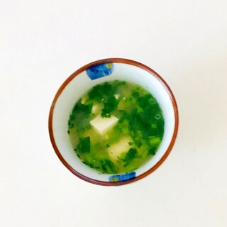 冷凍小松菜と冷凍ネギの豆腐味噌汁
